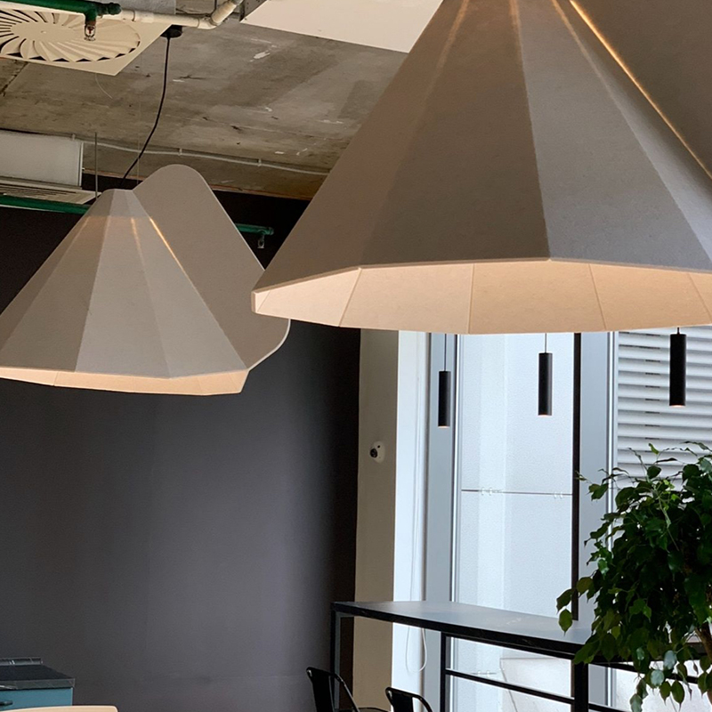 แผงอะคูสติกดีไซน์ทันสมัยช่วยกั้นเสียงแบบแถบใยโพลีเอสเตอร์ดูดซับเสียงและเป็นมิตรกับสิ่งแวดล้อมสำหรับใช้ในโรงยิม